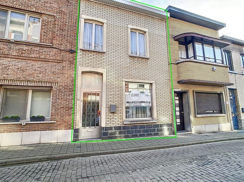 Te renoveren stadswoning met tuin en terras gelegen te Tienen, Violetstraat 24, totaal perceel oppervlakte van 1a 25ca. &lt;br /&gt;
Het gelijkvloers omvat
