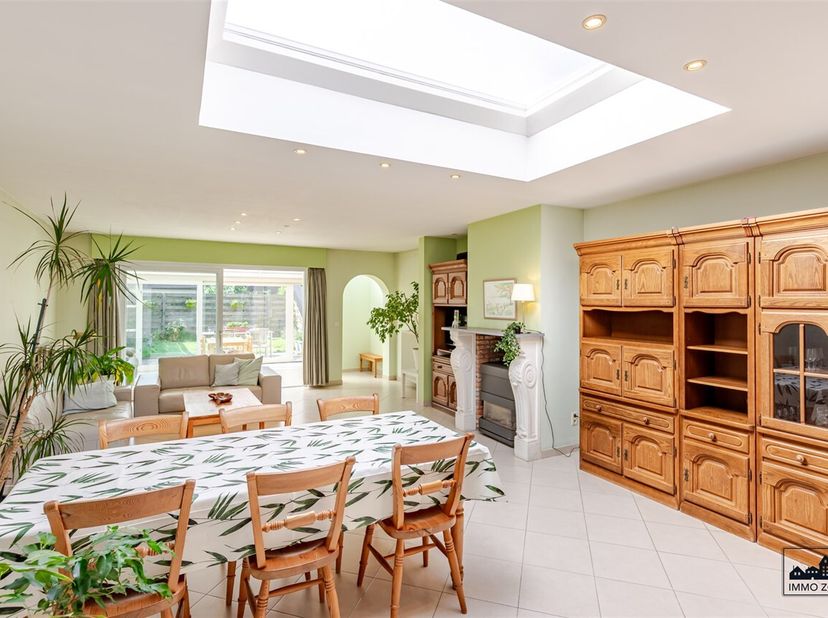 BEZOEKMOMENT op 19 augustus tussen 17u00 en 18u00 (enkel op afspraak!) &lt;br /&gt;
Bent u op zoek naar een instapklare woning met 3 slaapkamers en een geze