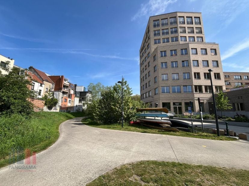 Dit nieuwbouwproject &#039;Keizerpoort&#039; te Ledeberg is gelegen op een uitmuntende locatie, langsheen de stadsring en heeft bij gevolg een zeer vlotte verbi