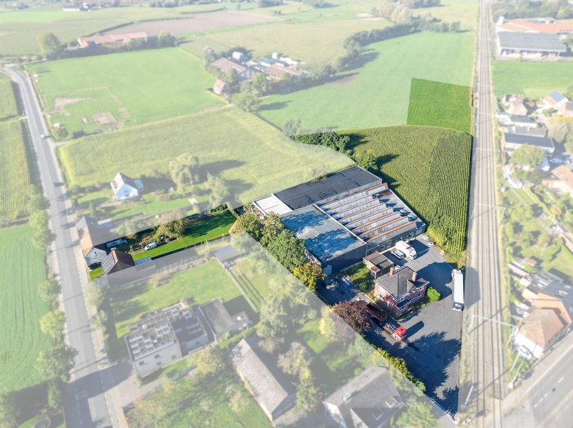 Dit bedrijventerrein is strategisch goed gelegen en goed bereikbaar vanuit en naar de E17 en de N36.&lt;br /&gt;
De totale grondoppervlakte bedraagt 14.766