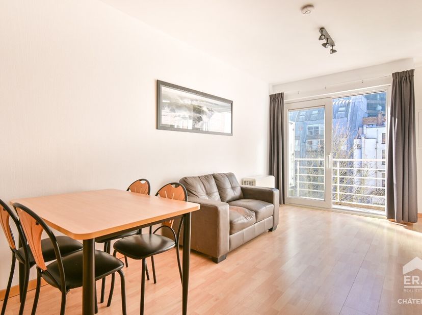 ERA CHATELAIN biedt dit studio-appartement met prachtig potentieel aan, ideaal gelegen in de bekende en gewilde wijk van de Europese instellingen, Eur