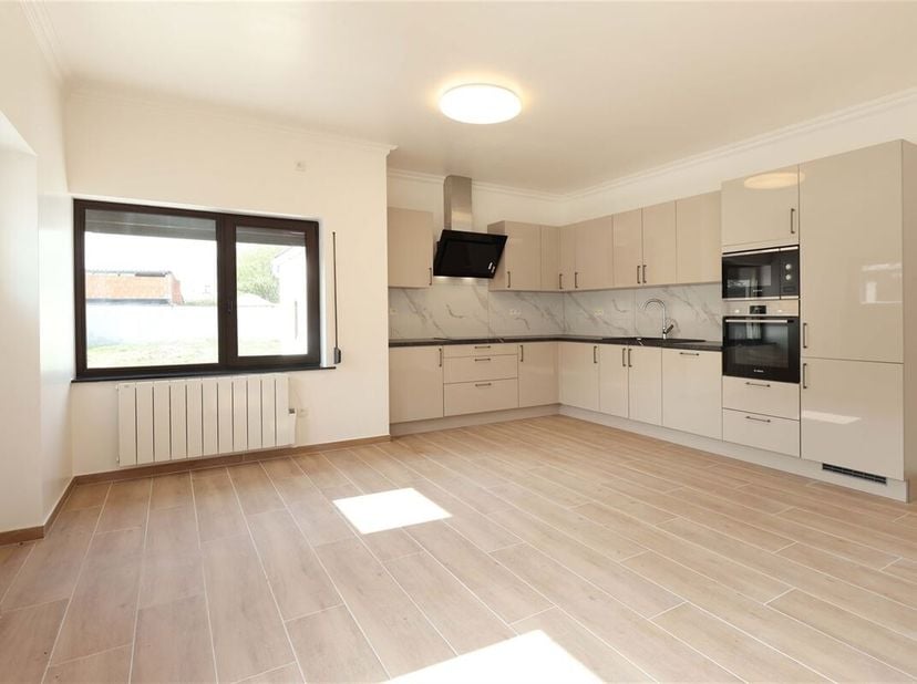 Recent gerenoveerde woning op een perceel van 4a30ca&lt;br /&gt;
Omgeving:&lt;br /&gt;
+ Een rustige omgeving, ideaal voor wie houdt van natuur en sereniteit. &lt;br