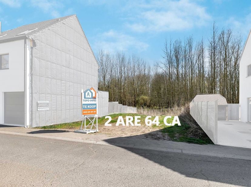 Voor meer info of een bezoek, bel 054 69 39 37 - Op een rustige en landelijke locatie in Smeerebbe (Geraardsbergen) bevindt zich deze bouwgrond voor e