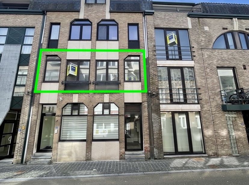 ***** Bekijkt u dit pand via Zimmo? Ga direct naar https://av-vastgoed.be/tehuur/6241 waar u meer informatie terug vindt! *****&lt;br /&gt;
&lt;br /&gt;
LIGGING&lt;b