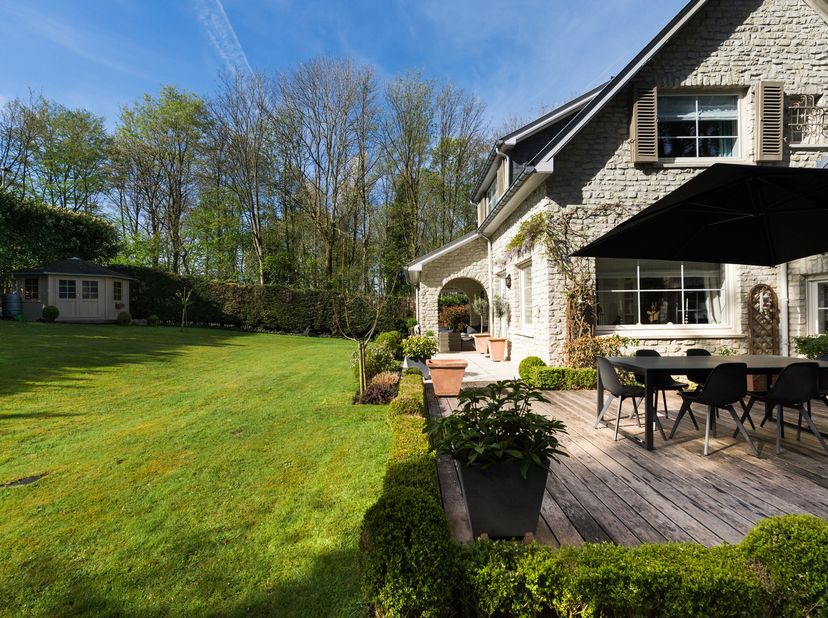 RHODE-SAINT-GENESE  Quartier Astrid, Charmante VILLA (4CH/3SDB/GARAGE/BUREAU) de ± 260 m² habitables en excellent état général offrant de superbes vol