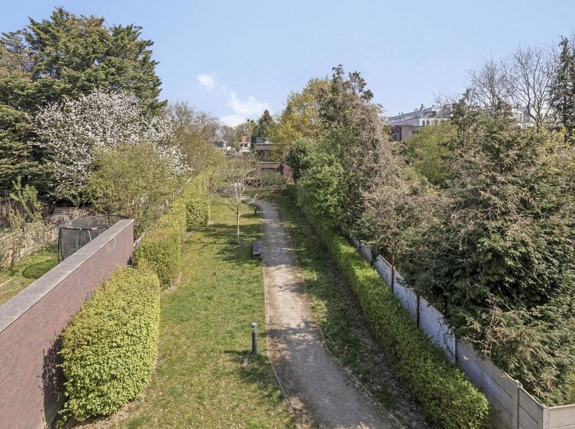 Immeuble récent à vendre dans sa totalité comprenant : 5 appartements de deux chambres (83m²) avec terrasse et un appartement d&#039;une chambre (64m²) ave