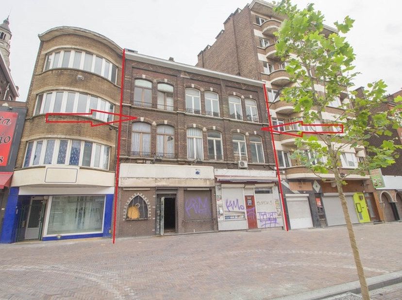 Ensemble de 2 immeubles idéalement situés à proximité de nombreuses facilités (zones commerciales, grands axes) et du futur pôle universitaire de Char