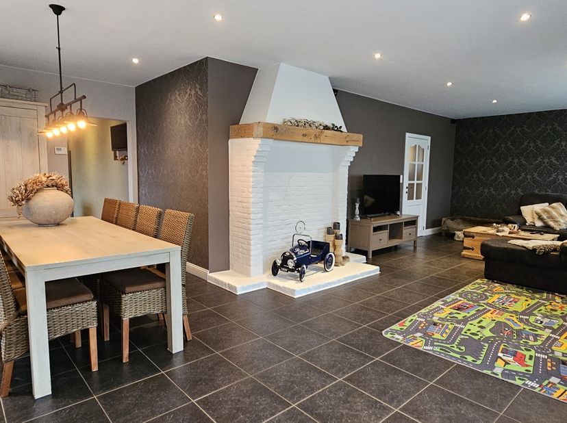Ruime instapklare gerenoveerde woning.&lt;br /&gt;
Ideaal gelegen op een groene en kindvriendelijke locatie vlakbij het centrum van Voortkapel. Ondanks de r