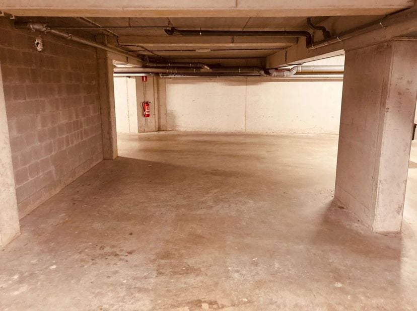 Een ondergrondse staanplaats in het hartje van Mol centrum.&lt;br /&gt;
Bel Bieke voor meer informatie of een bezoek ter plaatse&lt;br /&gt;
0470 122 880.