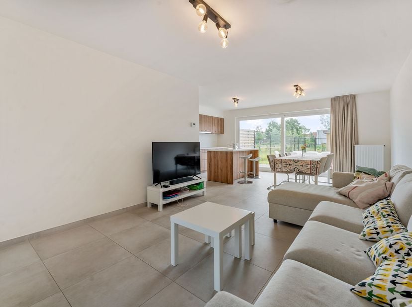 Nieuwbouwwoning met 3 slaapkamers is opzoek naar nieuwe huurders!&lt;br /&gt;
BEN-woning waarbij we binnenkomen in de inkomhal met een toilet en toegang tot