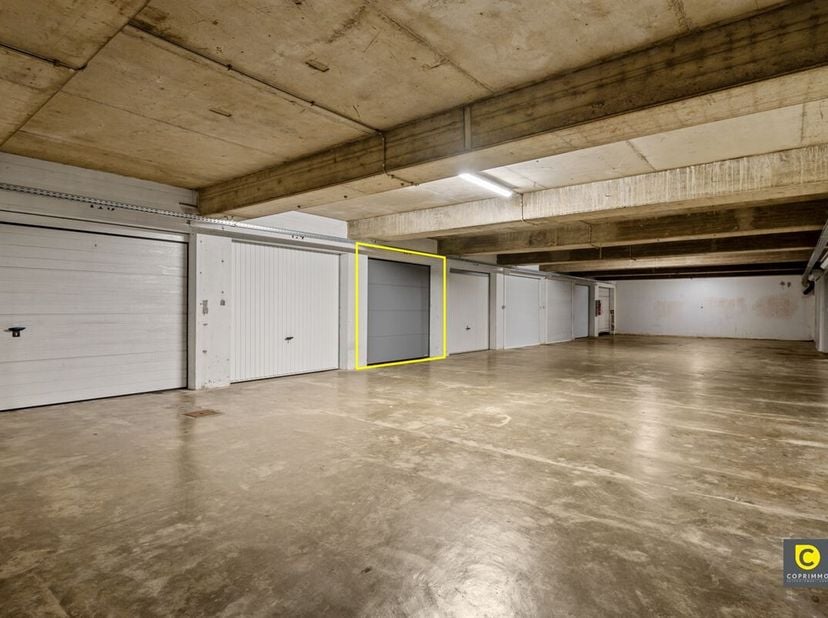 Ondergrondse garagebox met sectionale poort&lt;br /&gt;
Te koop: zeer nette garagebox met een sectionale poort - Ideale oplossing voor parkeerproblemen in d