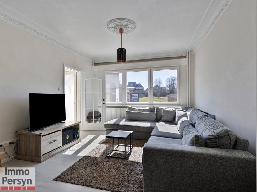 Ontdek deze gezellige woning, gelegen in de Schuurwaverstraat 37 te Scherpenheuvel. De ligging is ideaal, vlakbij de prachtige Basiliek van Scherpenhe