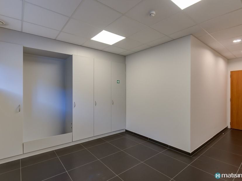Bien professionnel à louer
                    à 3730 Hoeselt