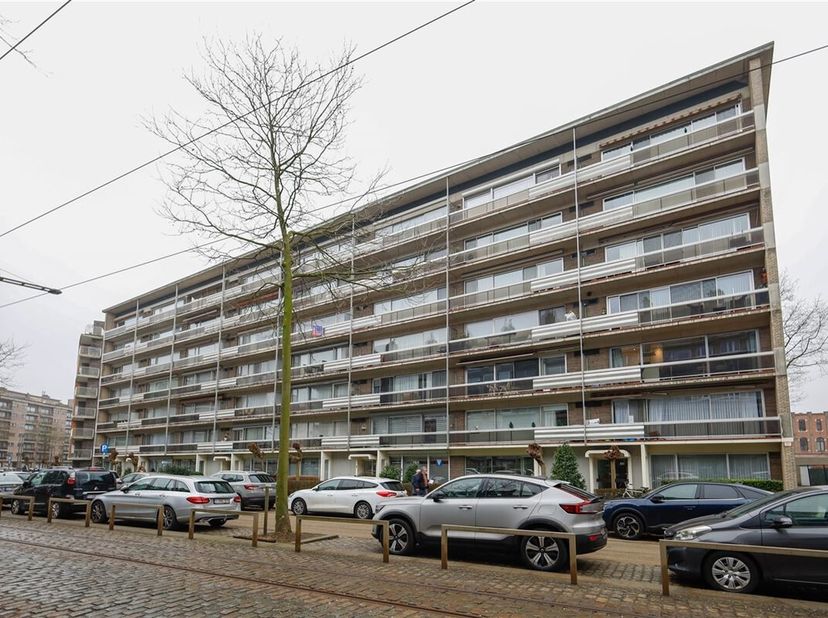 Dans la &quot;Résidence Taranis&quot;, cet appartement de 3slk est proposé à la vente.&lt;br /&gt;
L&#039;appartement est situé au 6ème étage d&#039;un immeuble bien entretenu