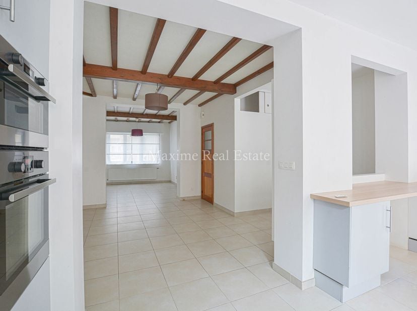 Maxime Real Estate biedt u dit charmante huis aan.&lt;br /&gt;
Uitstekende ligging in een rustige straat vlakbij het centrum van STOCKEL en het DUMONplein.&lt;