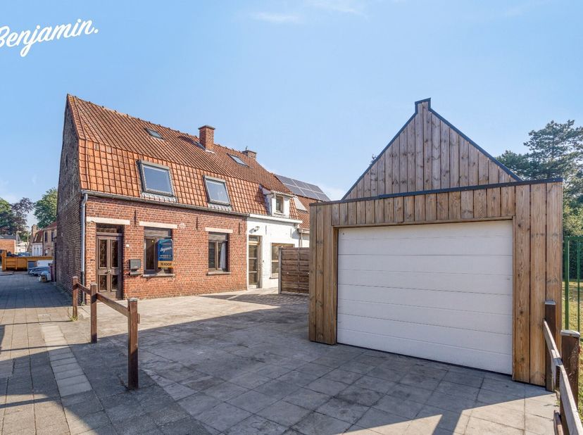 - Emplacement idéal au centre de Heule : Hemelweg 16&lt;br /&gt;
- Espace de vie avec cuisine pratique&lt;br /&gt;
- Salle de bain 1 au rez-de-chaussée, avec douc