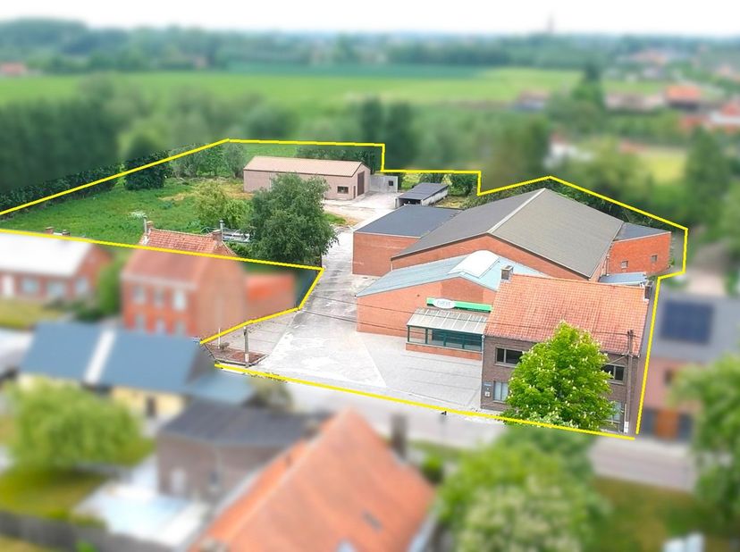 Bien professionnel à vendre
                    à 9910 Knesselare