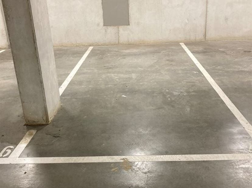 Ondergrondse autostaanplaats (nummer 7) gunstig gelegen te Lille nabij op- en afrit  E34.&lt;br /&gt;
Deze autostaanplaats is gelegen nabij centrum Lille, v