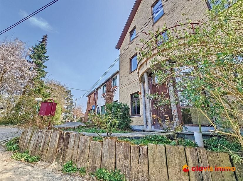 Clavis Immo vous présente ce bien immobilier attractif, composé d&#039;un immeuble d&#039;appartements et d&#039;une petite maison mitoyenne qui est entièrement à ré