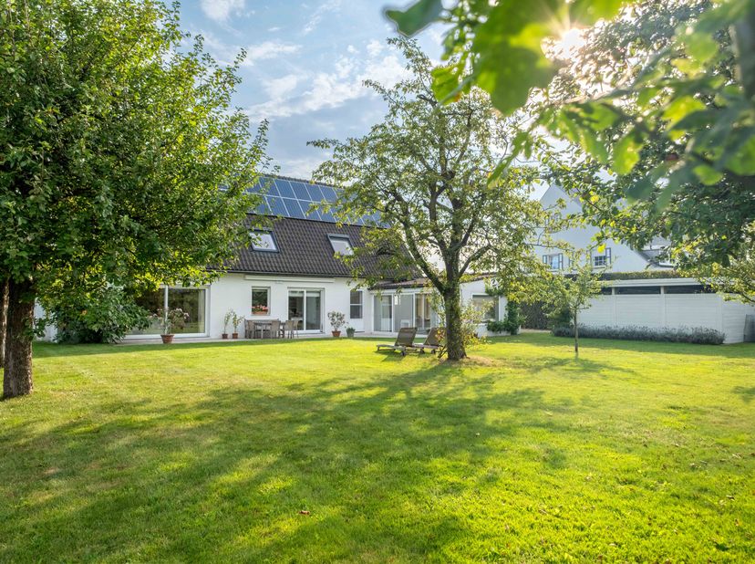 Kom deze woning ontdekken tijdens de Pre-sale op zaterdag 10/05, maak nu jouw afspraak!&lt;br /&gt;
Uitzonderlijke villa te koop op absolute toplocatie nabi