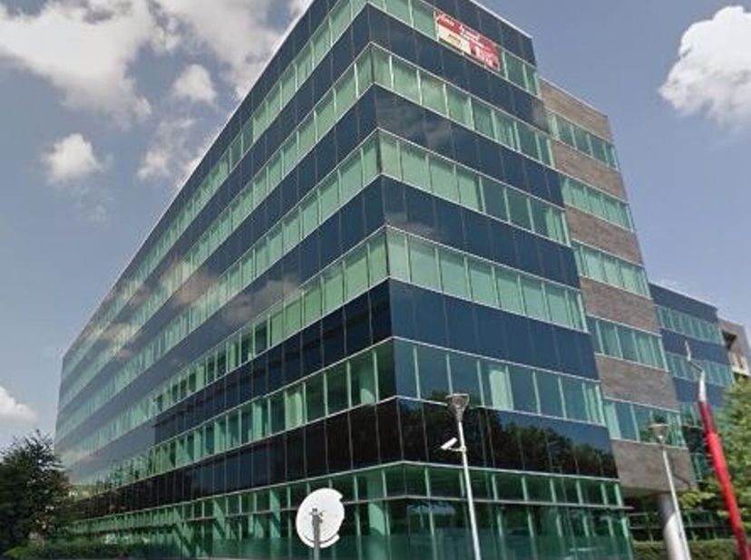 Deze 4 prachtige gebouwen liggen op zichtlocatie langs de Singel. De kantoren beschikken over veel lichtinval en zijn afgewerkt met hoogwaardige mater