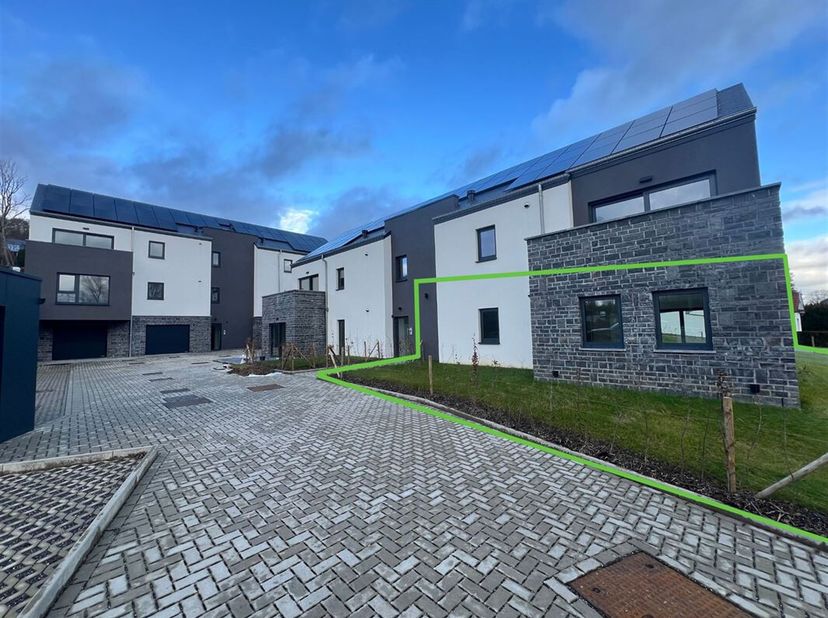 MCA Immobilier presenteert u dit instapklare nieuwbouwappartement, gelegen in Barvaux op 5 minuten van Durbuy. Het bevindt zich op het gelijkvloers va