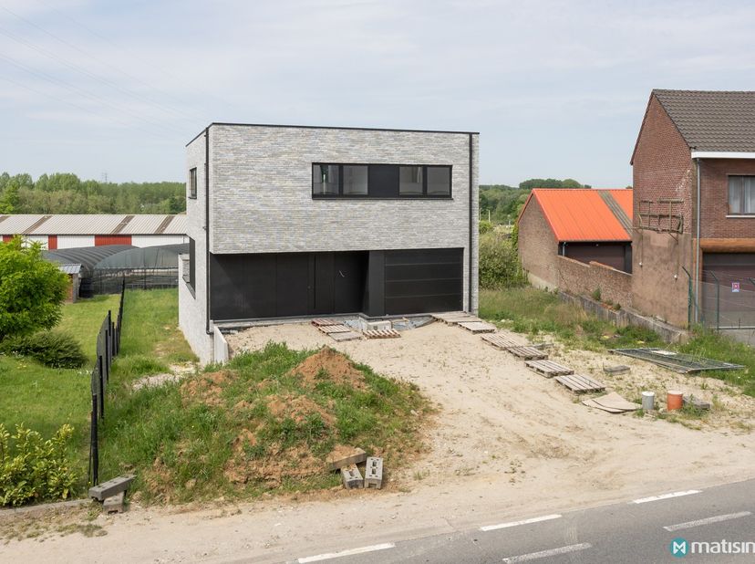 MODERNE NIEUWBOUWWONING MET 3 SLAAPKAMERS, INPANDIGE GARAGE EN VOLLEDIG ONDERKELDERD VLAKBIJ HET CENTRUM VAN BILZEN&lt;br /&gt;
&lt;br /&gt;
***Bekijkt U deze won