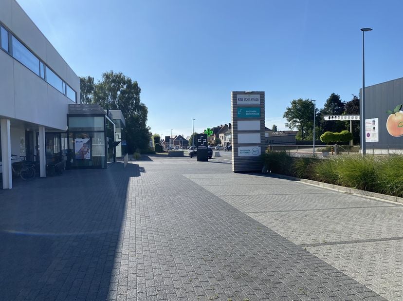 Espace de bureau à louer d&#039;environ 32 m² à Roeselare. Fait partie d&#039;un complexe plus vaste où des conseils et des conseils paramédicaux sont proposés.