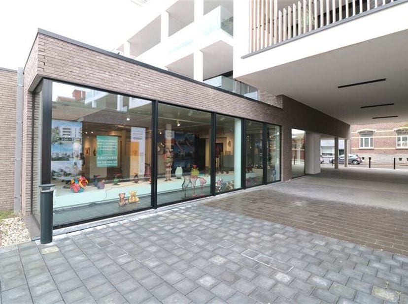 Optimaal gelegen handelsruimte (winkel- of kantoorruimte) van maar liefst 219 m² in nieuwe residentie aan de voet van de basiliek van Scherpenheuvel,