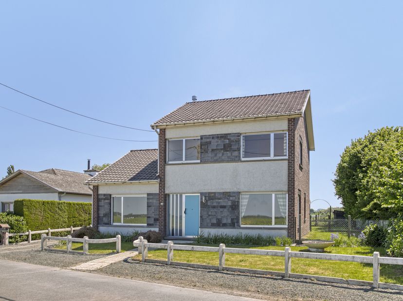 Cette maison individuelle bénéficie d&#039;un emplacement privilégié à Roborst, dans le district de Zwalm. &lt;br /&gt;
Cette maison de 1968 bénéficie d&#039;une vue