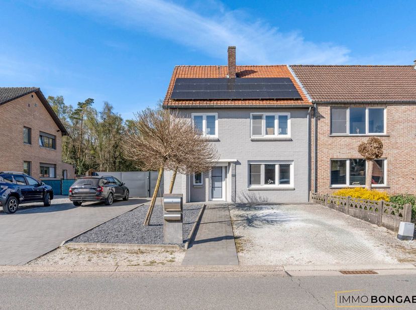 Deze ruime woning in Opglabbeek heeft een grote tuin en 4 slaapkamers.&lt;br /&gt;
De woning is gebouwd in 1962 en heeft een perceeloppervlakte van 9a70ca.