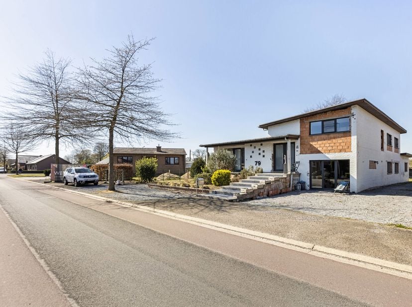 Bent u op zoek naar een investering, een woning met kangoeroemogelijkheden of gewoon een comfortabel thuis met extra ruimte? Dan is deze prachtige ger