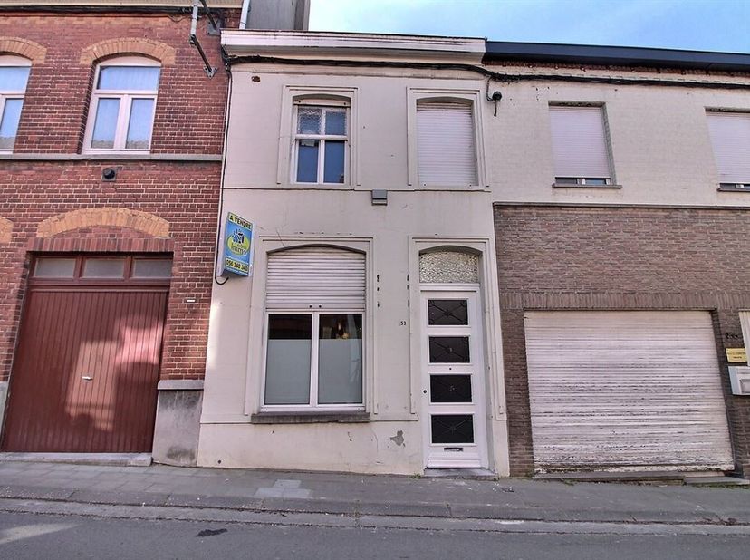 Maison à conforter avec de beaux Volumes et un fort potentiel