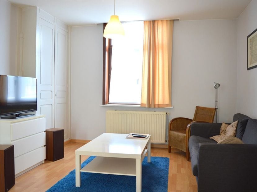 Dit 2 slaapkamer appartement met een oppervlakte van 93m² is gelegen nabij het centrum van Heule, op wandelafstand van winkels en scholen.&lt;br /&gt;
Dit a