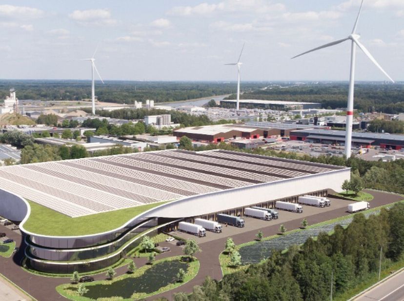 Entrepôt logistique de 14000m² (extensible à 28399m² avec une mezzanine de 1400m² et des bureaux de 500m² à 3173m² sur le même site)&lt;br /&gt;
Emplacement