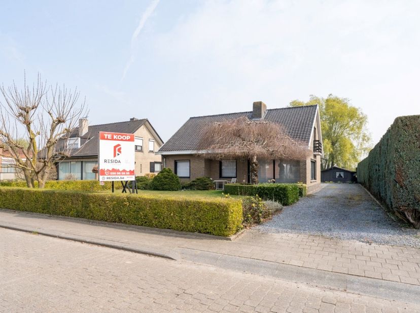 Maison à vendre
                    à 8551 Heestert