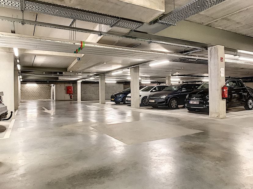 Garage à vendre
                    à 8000 Brugge