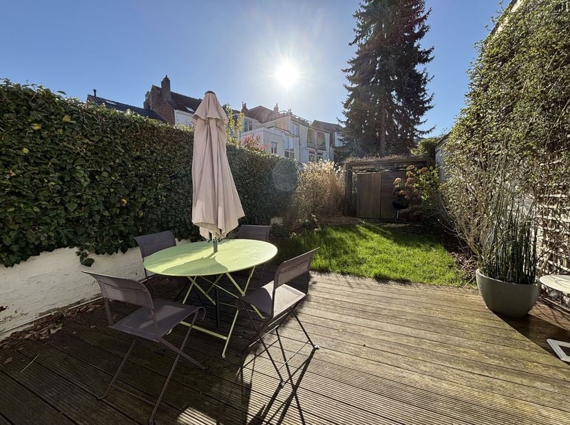 ---- WATERMAEL-BOITSFORT ---- In een wijk van Dries, zeer mooie eengezinswoning 4CH, 2SDB/D en ZUIDOOST gerichte tuin. Het huis van +/- 148m² (volgens