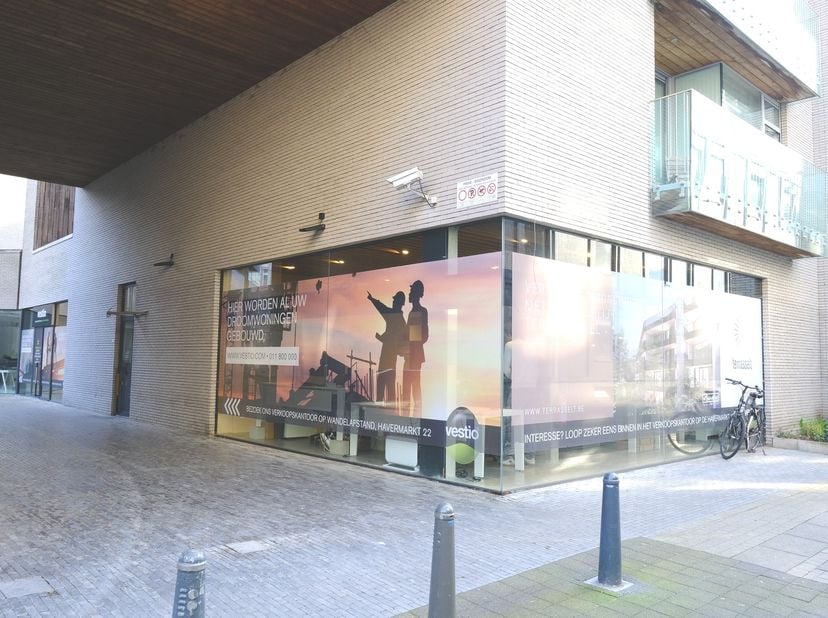 Dit kantoorgebouw is gelegen in centrum Hasselt, op de Ridderstraat 25 en maakt deel uit van de residentie &quot;De kleine eenhoorn&quot;. Deze residentie is ge