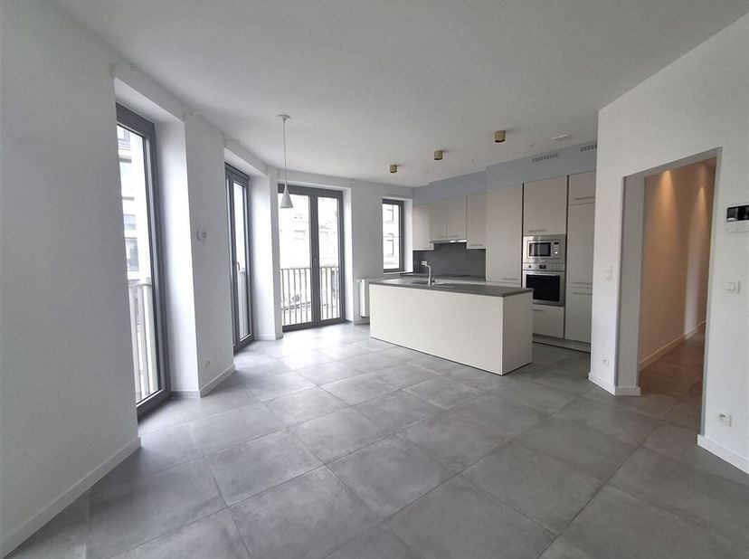 Ruime 2-slaapkamerappartement in het hart van Lier op de tweede verdieping, gelegen aan het station en nabij diverse verbindingswegen, geniet u van di