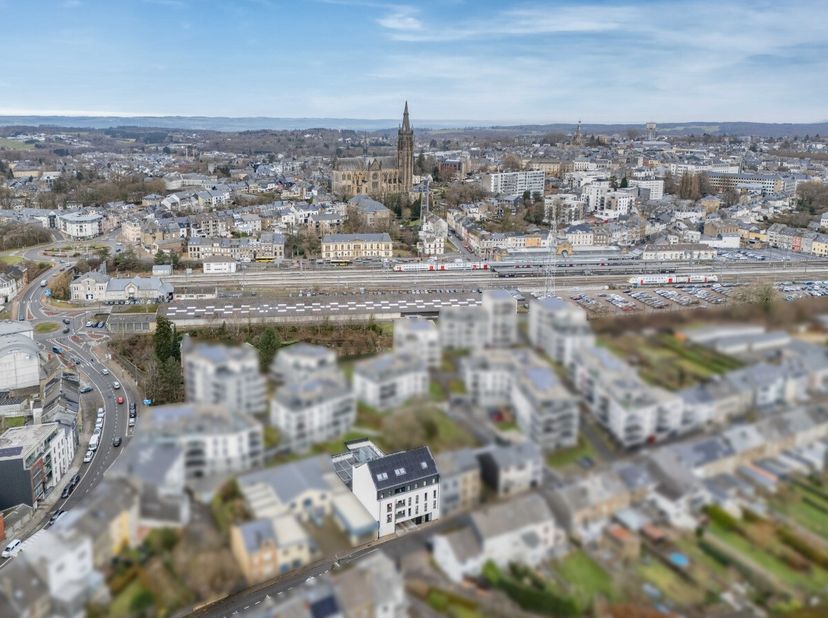 Open House  26/04/2025 van 10:30 tot 12:30 ERA B-Lux nodigt u uit om dit charmante appartement te ontdekken, gelegen op de tweede verdieping van een k