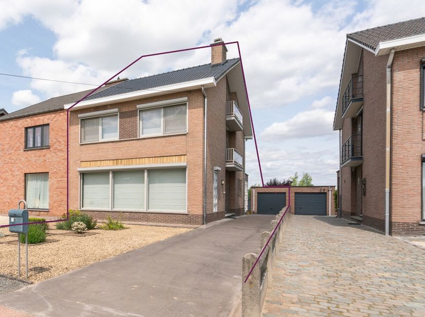 Curieux ? Découvrez cette maison en avant-première exclusive le 27/06/2025 à 16h. Planifiez votre visite via www.living-stone.be. Prix indicatif : 310