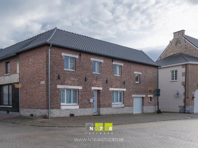 GEZELLIGE WONING IN HET CENTRUM VAN STOKKEM OP 01A25CA.&lt;br /&gt;
TROEVEN&lt;br /&gt;
- Centrumligging.&lt;br /&gt;
- Fijne buurt.&lt;br /&gt;
- Nabij de Wissen.&lt;br /&gt;
- Mo