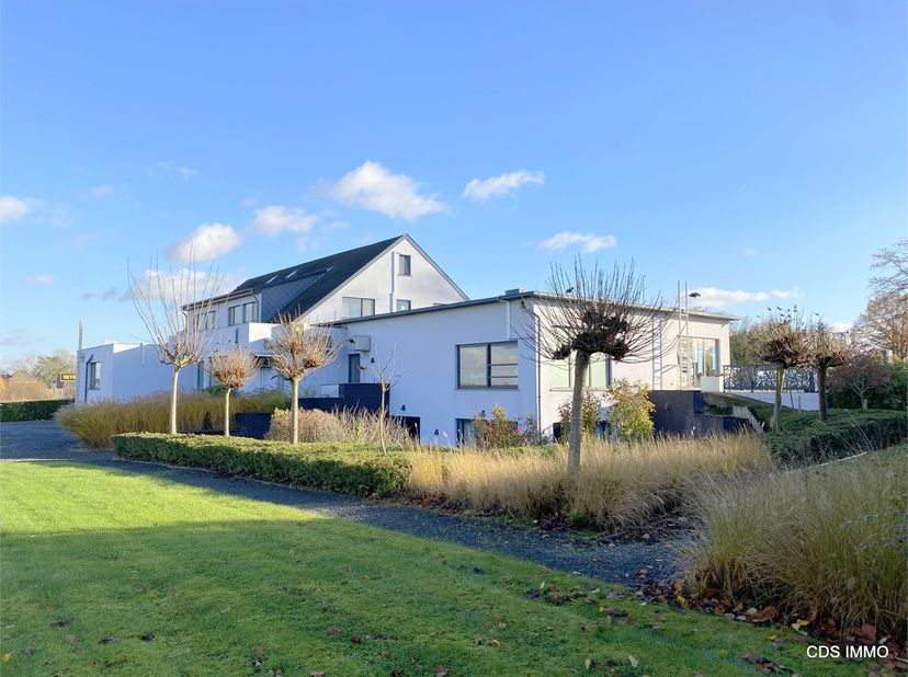TE KOOP VIA AANDELEN VENNOOTSCHAP&lt;br /&gt;
&lt;br /&gt;
Een instapklaar HOTEL op een strategische locatie in Kortenberg, perfect gelegen tussen Leuven en Bruss
