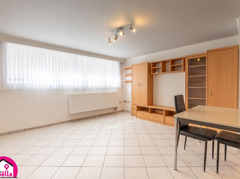 Te koop: Charmant appartement op een unieke locatie, slechts 10 meter van het strand en de zee. Geniet van alles wat de omgeving te bieden heeft, met
