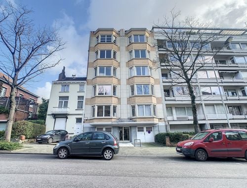                                         Garage à louer à Uccle, € 1.400
