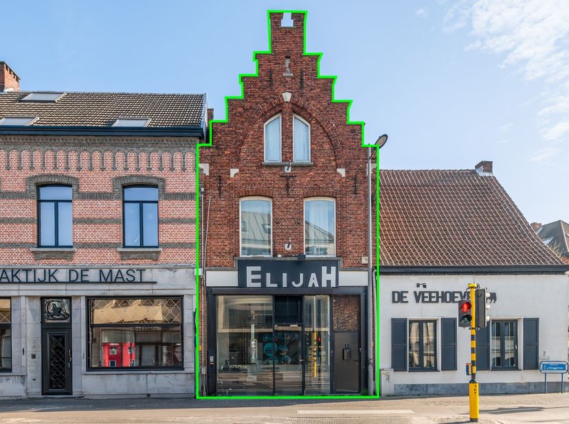 Appartement met handelsgelijkvloers in centrum Kapellen!&lt;br /&gt;
&lt;br /&gt;
Pal in het centrum van het bruisende Kapellen is dit handelspand met appartement