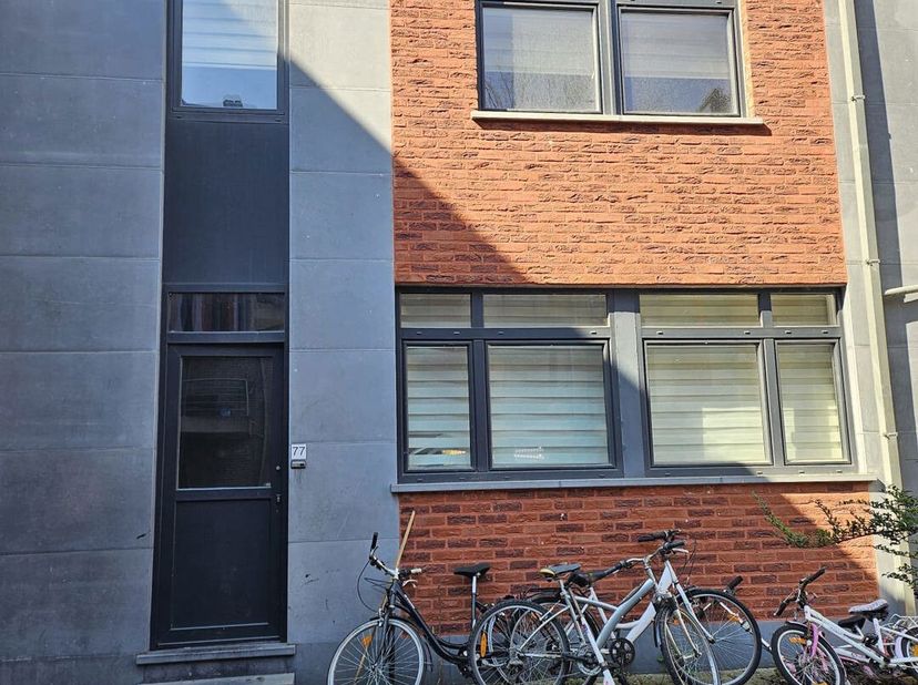 Coup de cur assuré ! Spacieuse maison 4 chambres avec jardin dans un clos privé&lt;br /&gt;
À deux pas de Prince de Liège, dans un quartier dynamique et ult