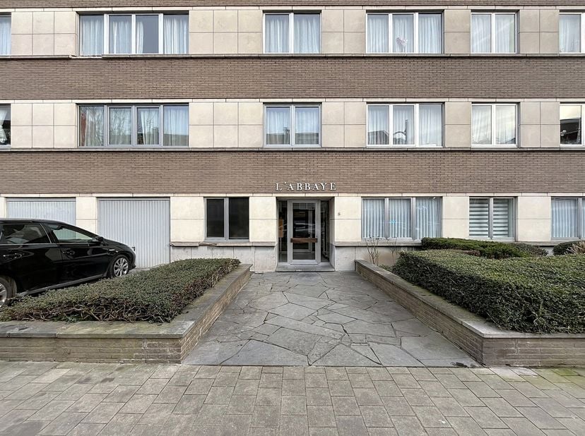 Plan je bezoek in via http://www.living-stone.be en bekijk de virtuele rondleding:&lt;br /&gt;
Appartement met één slaapkamer op de de derde verdieping van