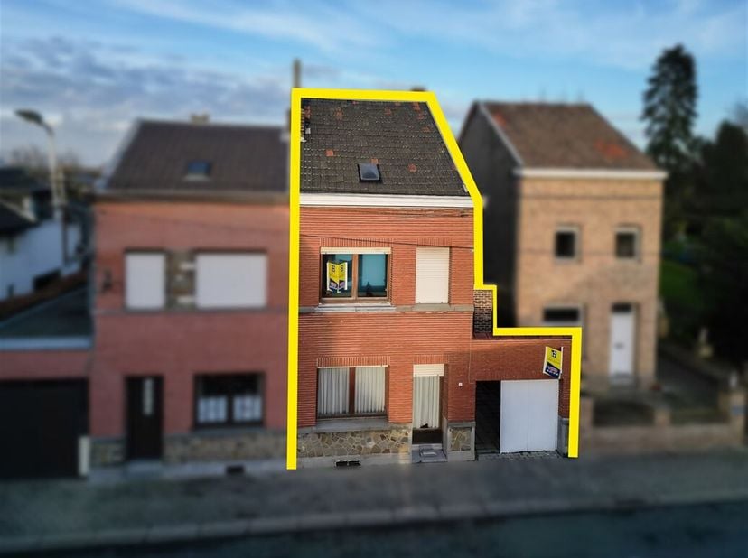Découvrez le potentiel de cette MAISON 3 FAÇADES À RÉNOVER À VENDRE À OUPEYE  !  &lt;br /&gt;
L&#039;Immobilière Bertholomé vous propose cette MAISON UNIFAMILIAL